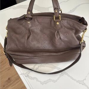 Elegant Brown Leather Handbag